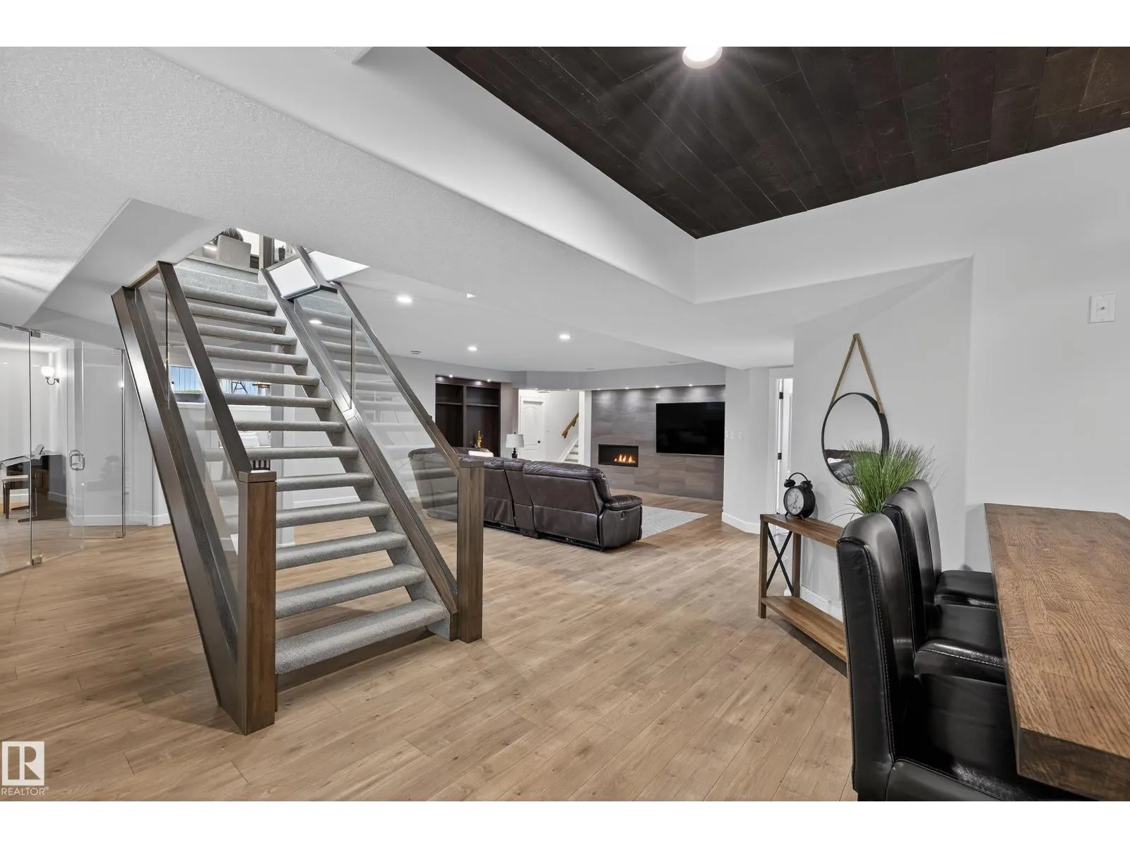 525 ESTATE DRIVE