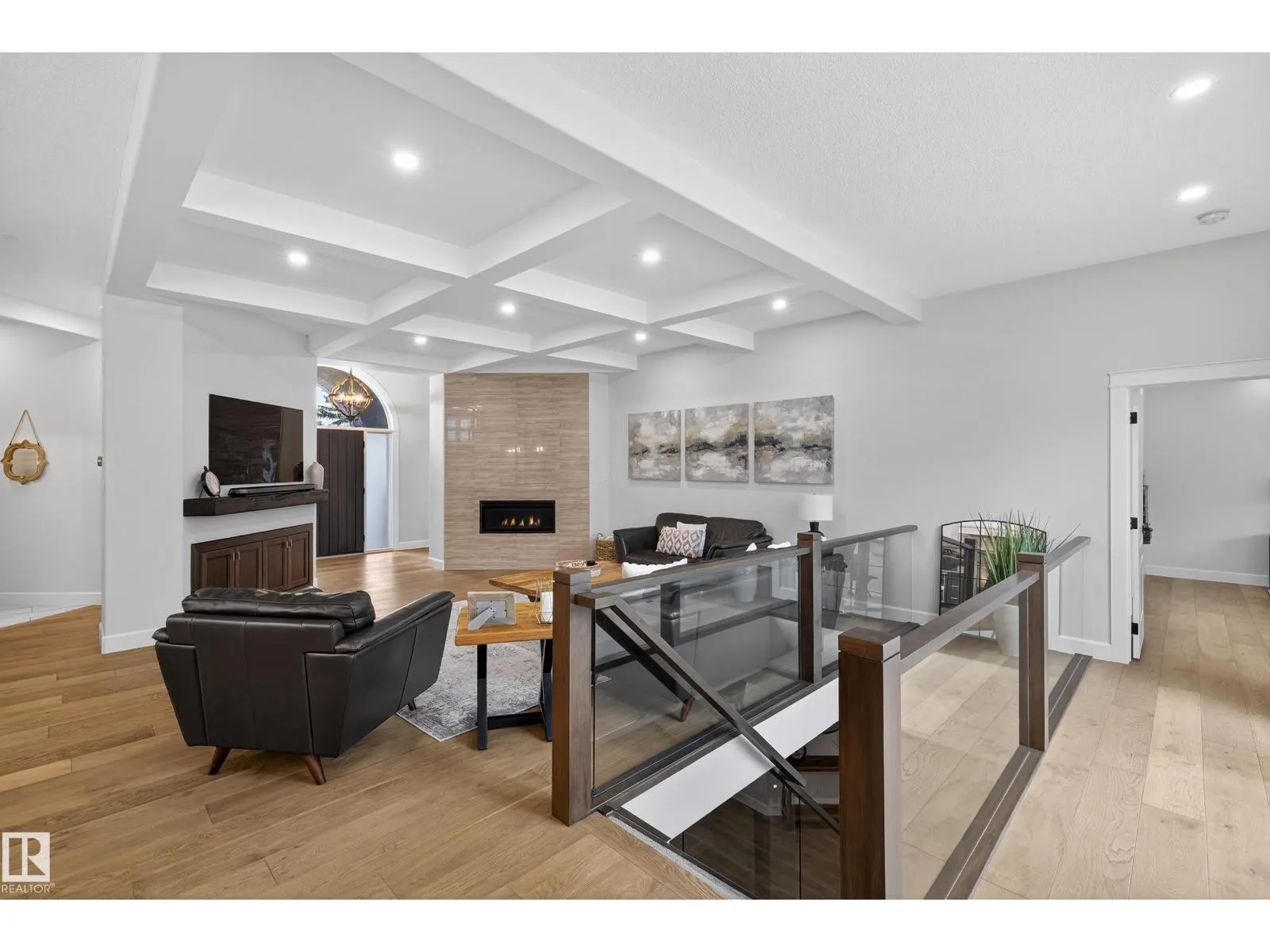 525 ESTATE DRIVE