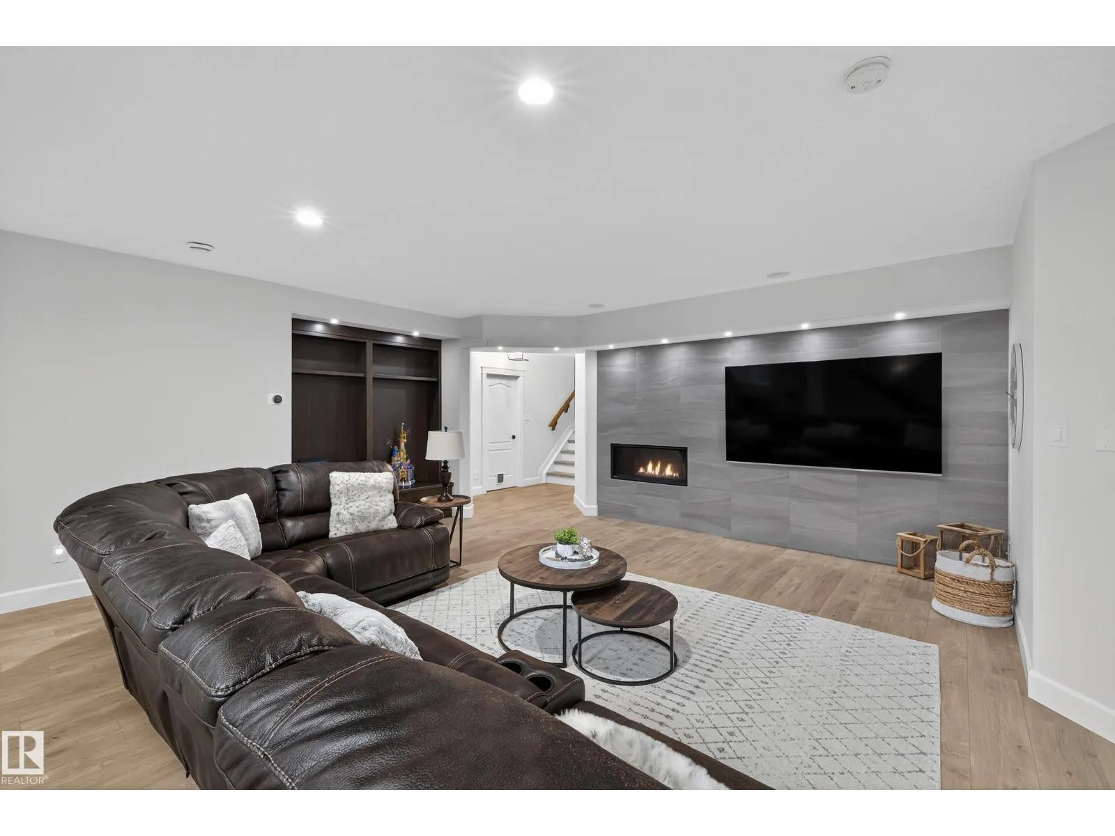 525 ESTATE DRIVE
