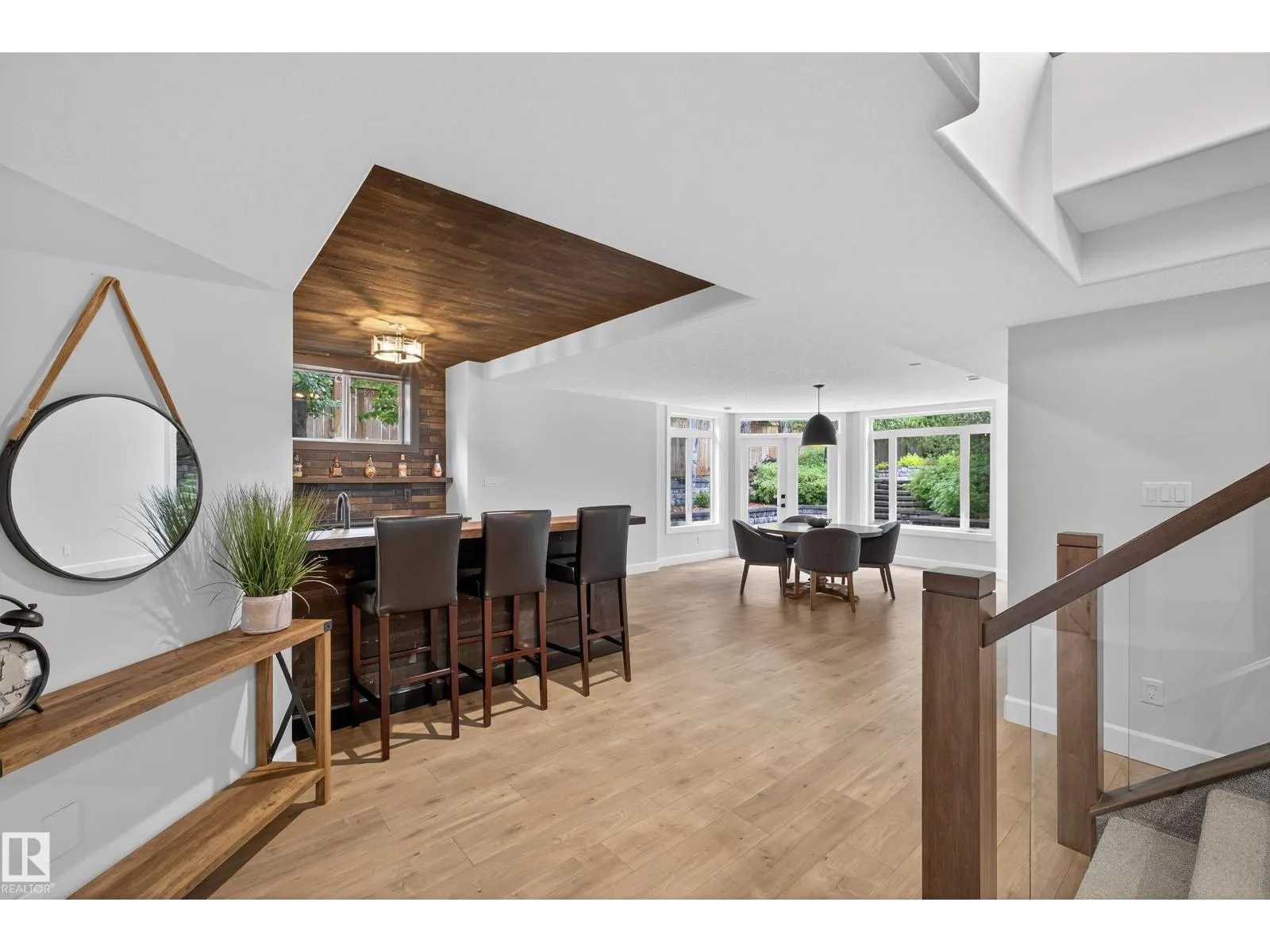 525 ESTATE DRIVE