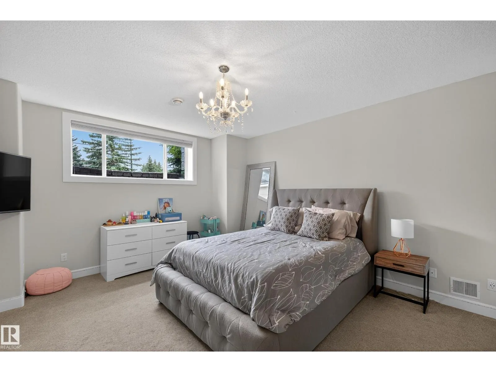 525 ESTATE DRIVE
