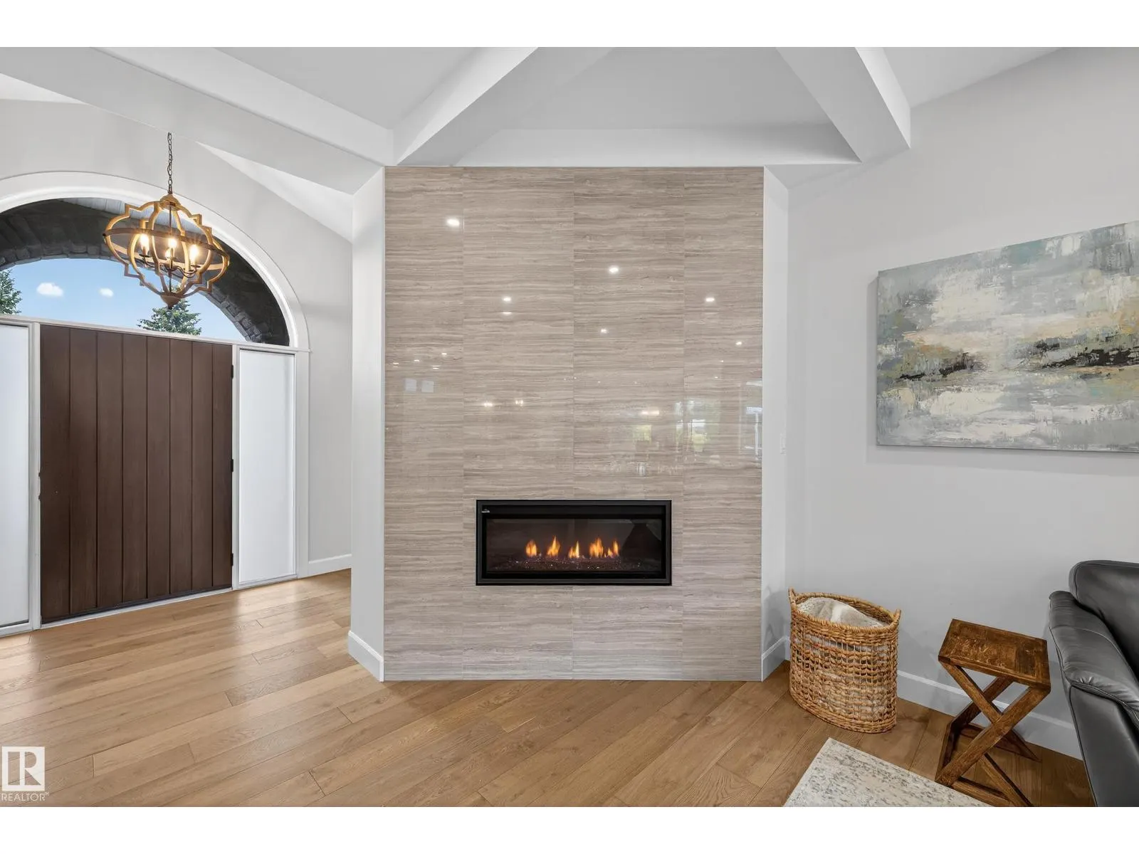 525 ESTATE DRIVE