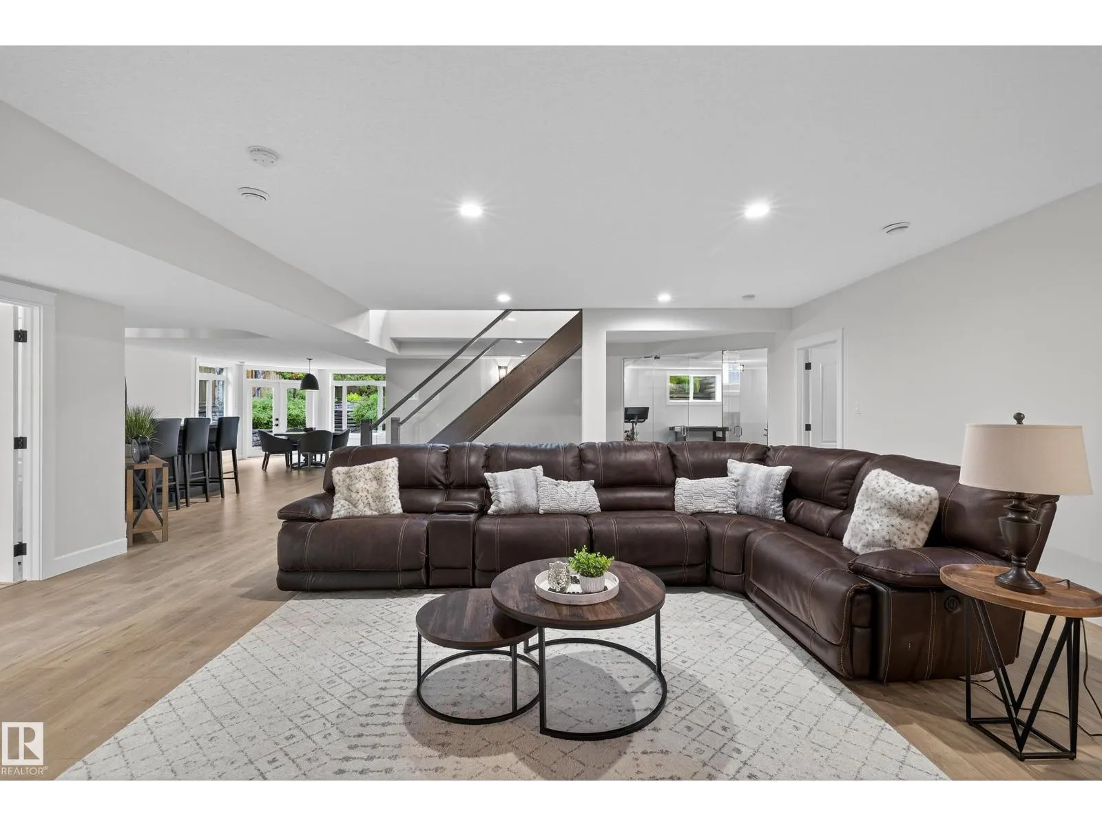 525 ESTATE DRIVE
