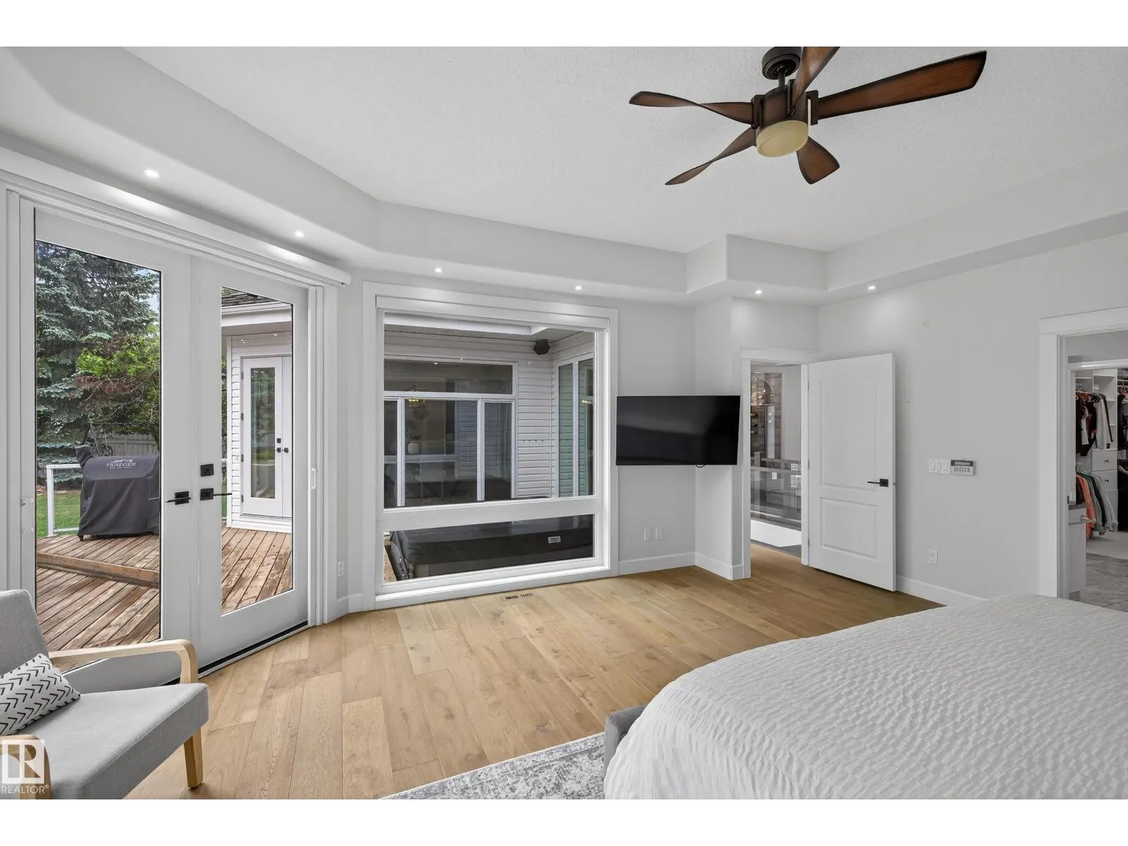 525 ESTATE DRIVE