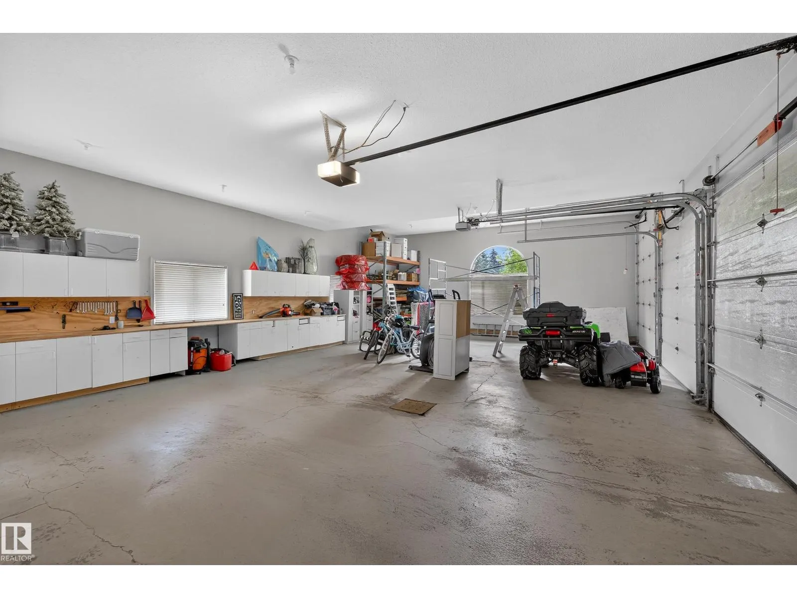 525 ESTATE DRIVE