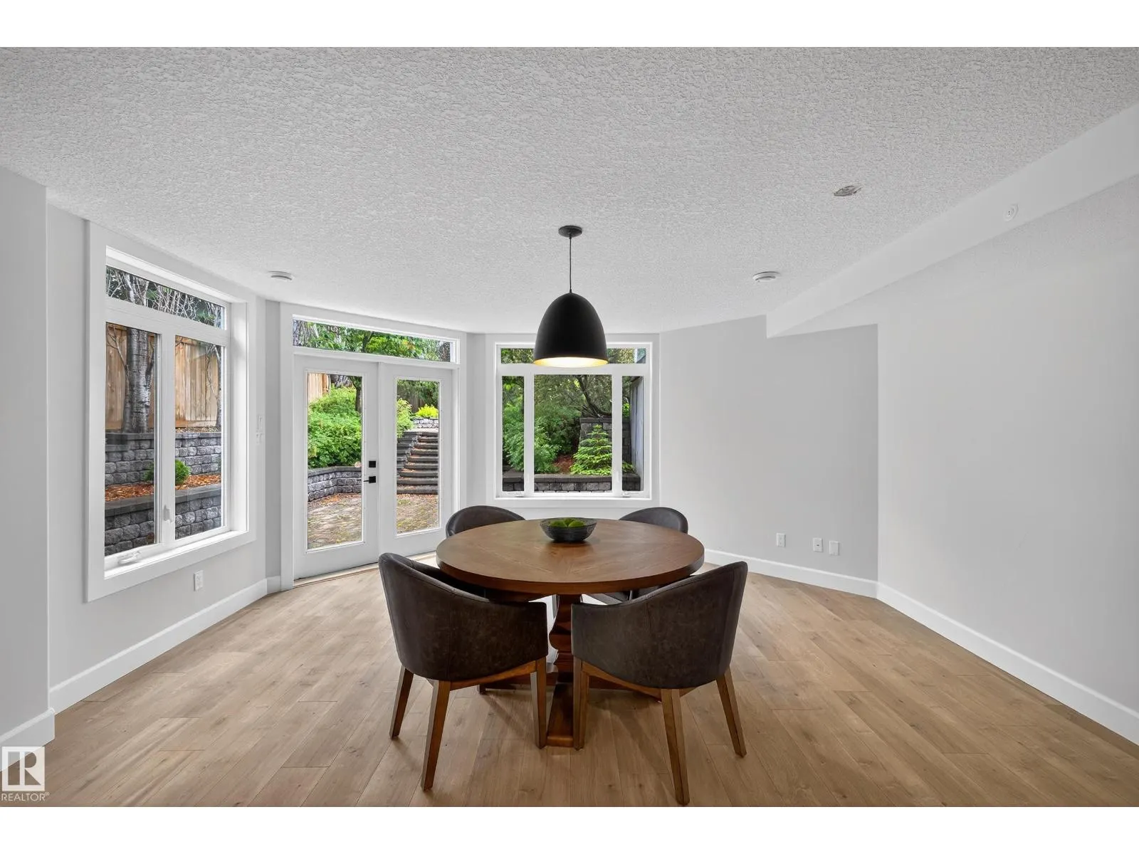 525 ESTATE DRIVE