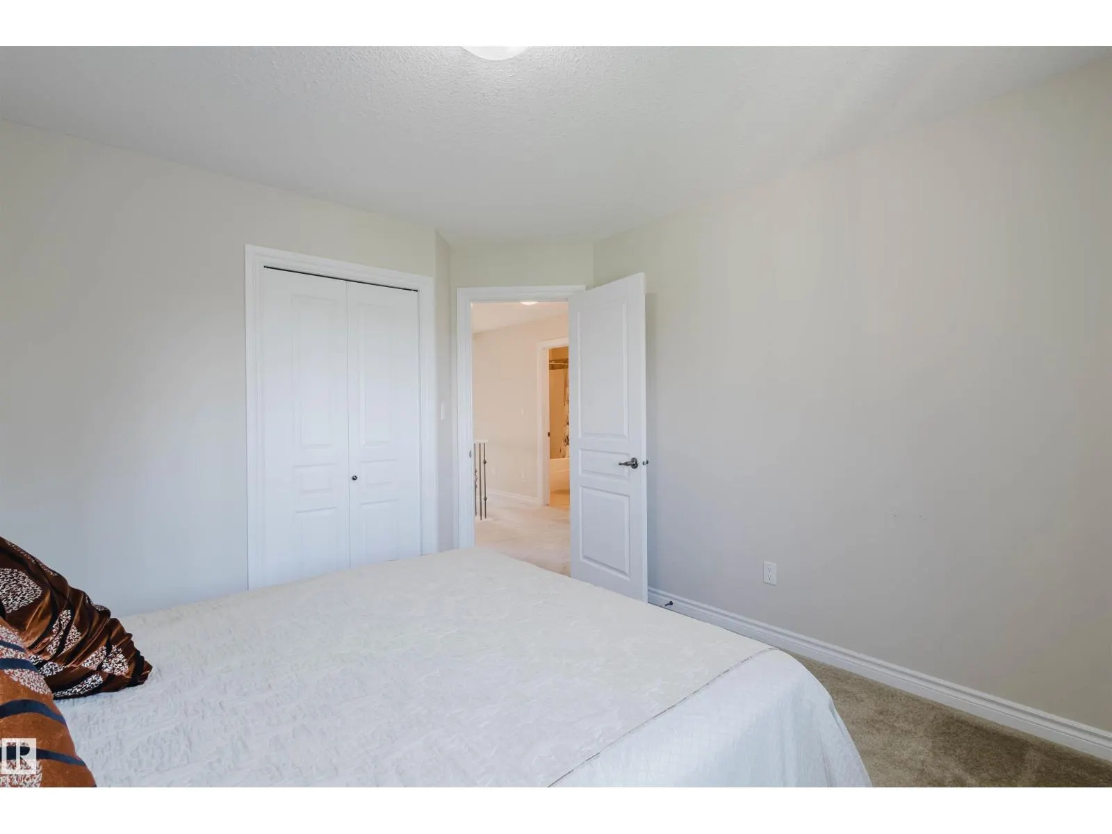 656 171 ST SW