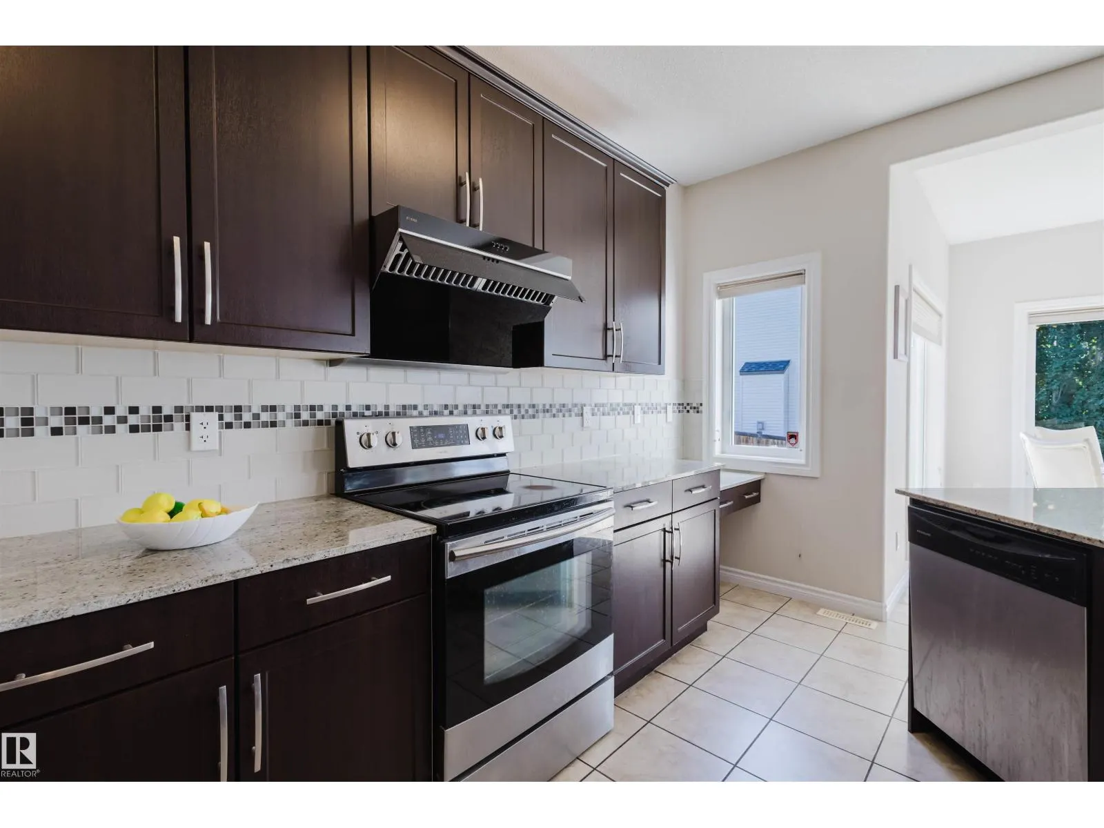 656 171 ST SW