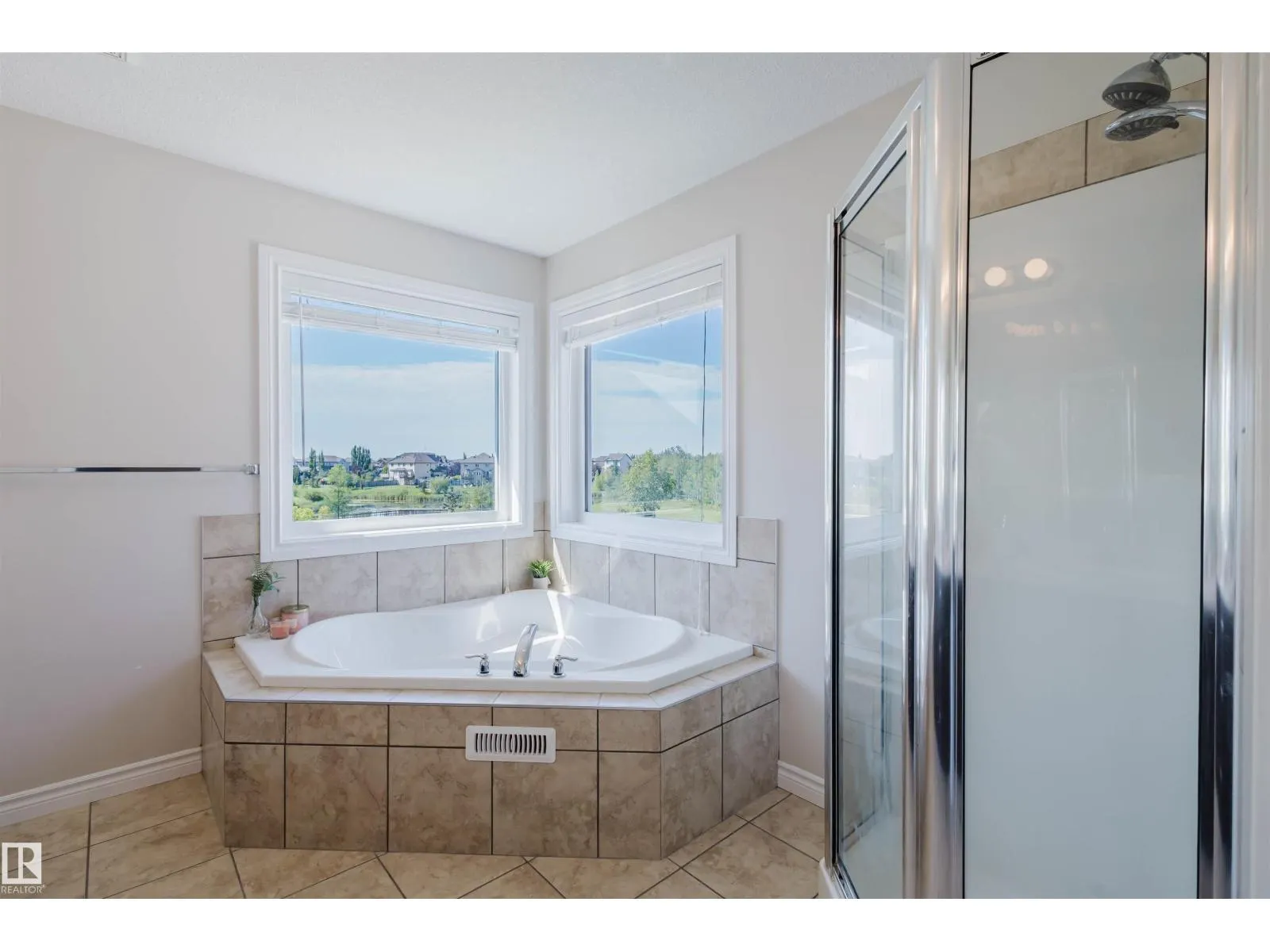656 171 ST SW