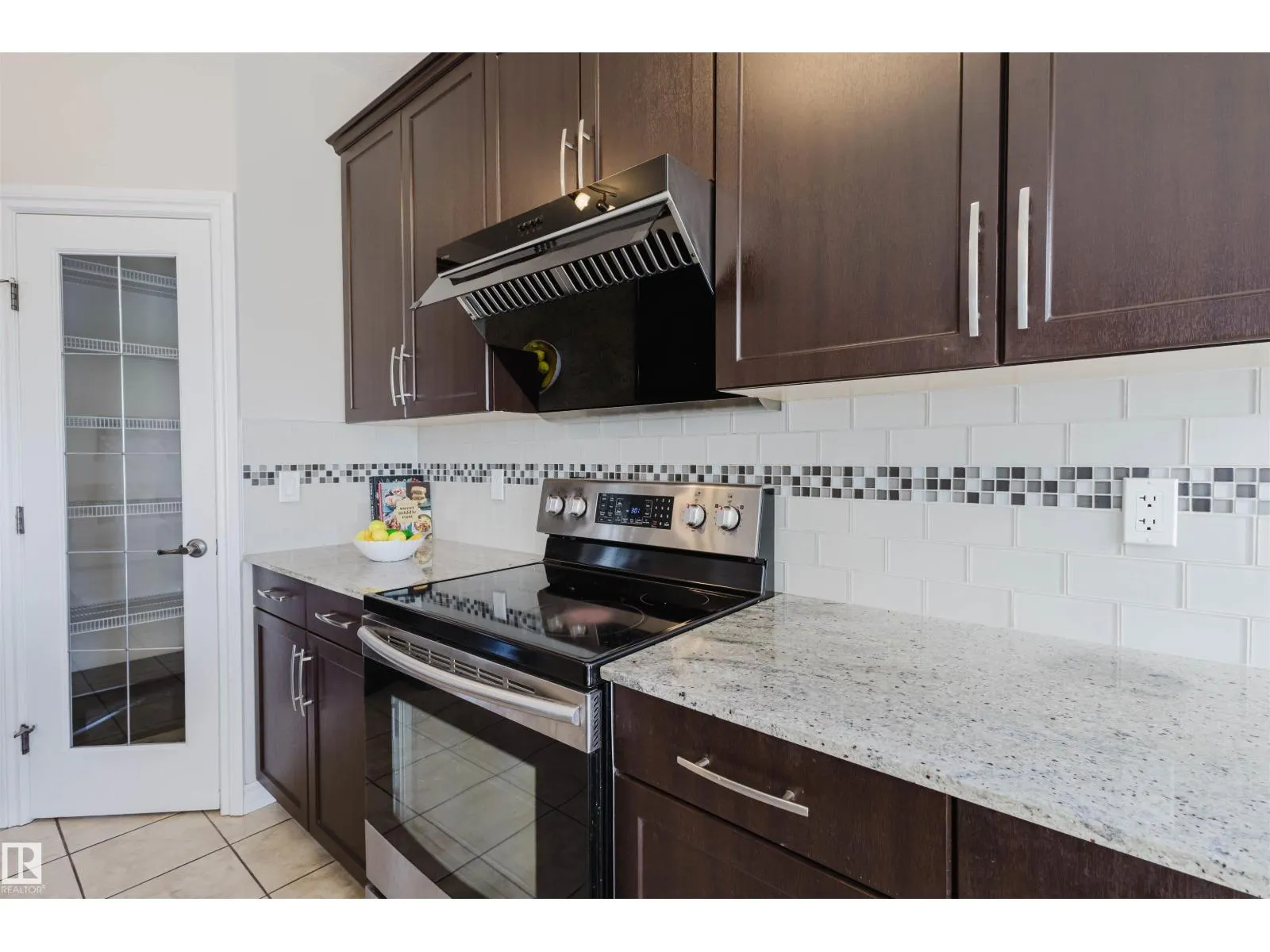 656 171 ST SW