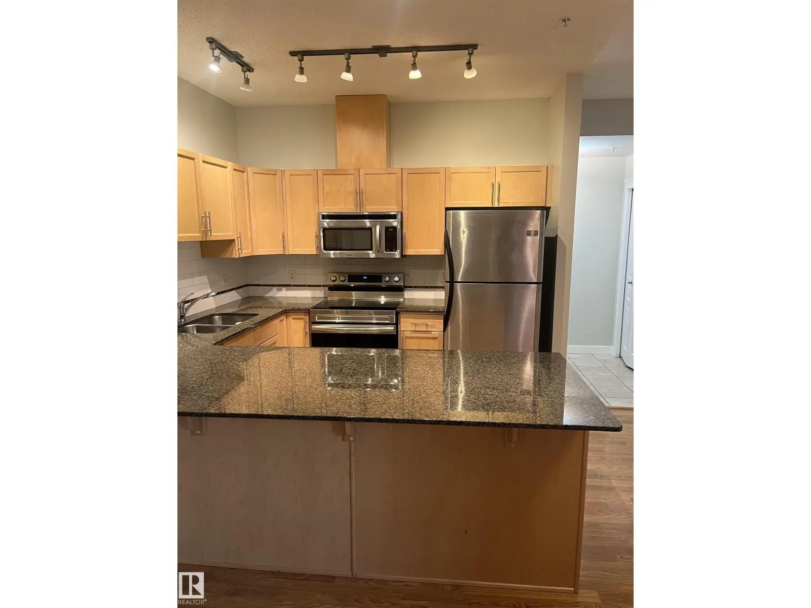 #110 10333 112 ST NW