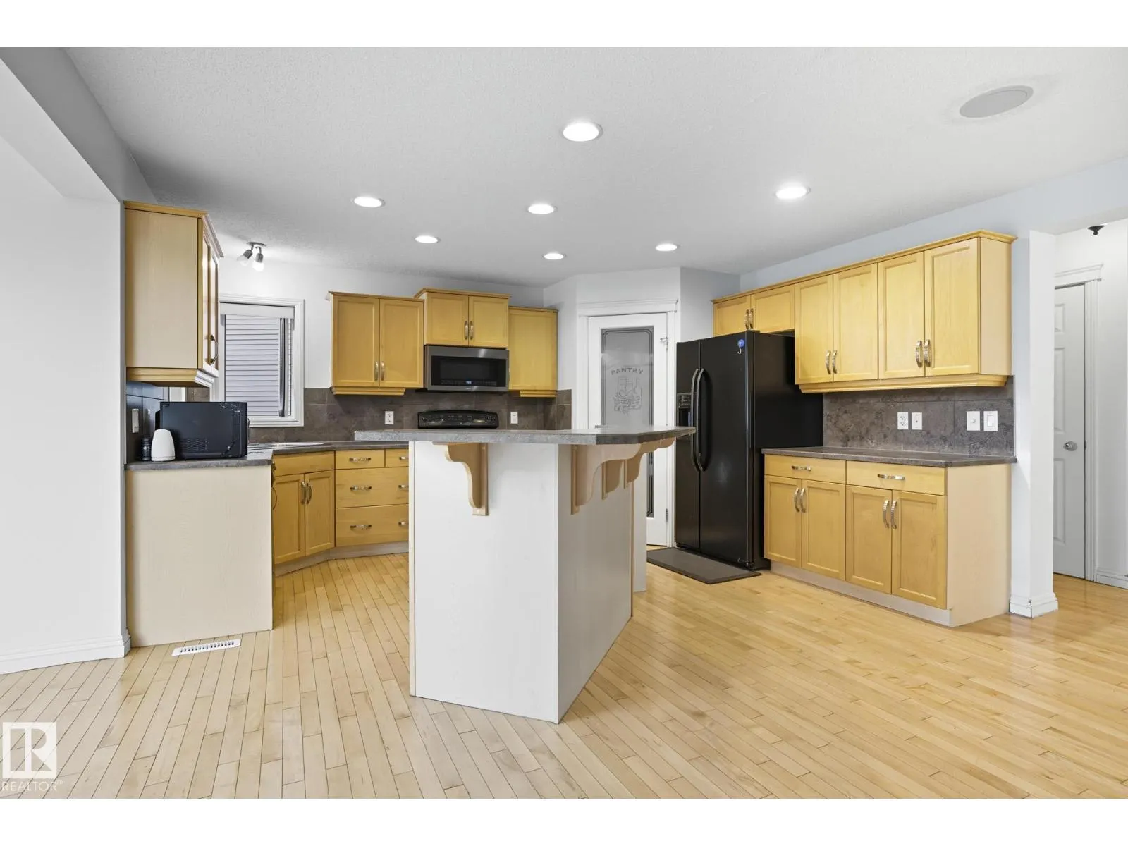 548 ADAMS WY SW