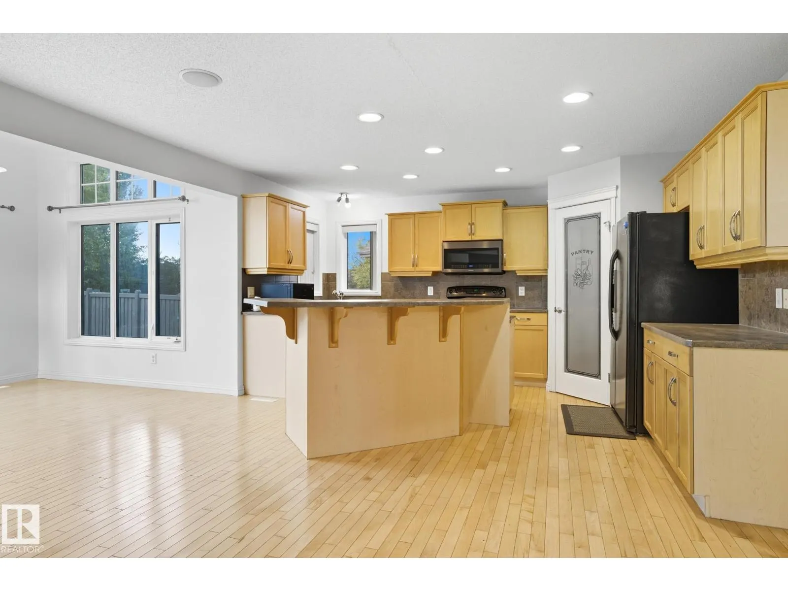 548 ADAMS WY SW