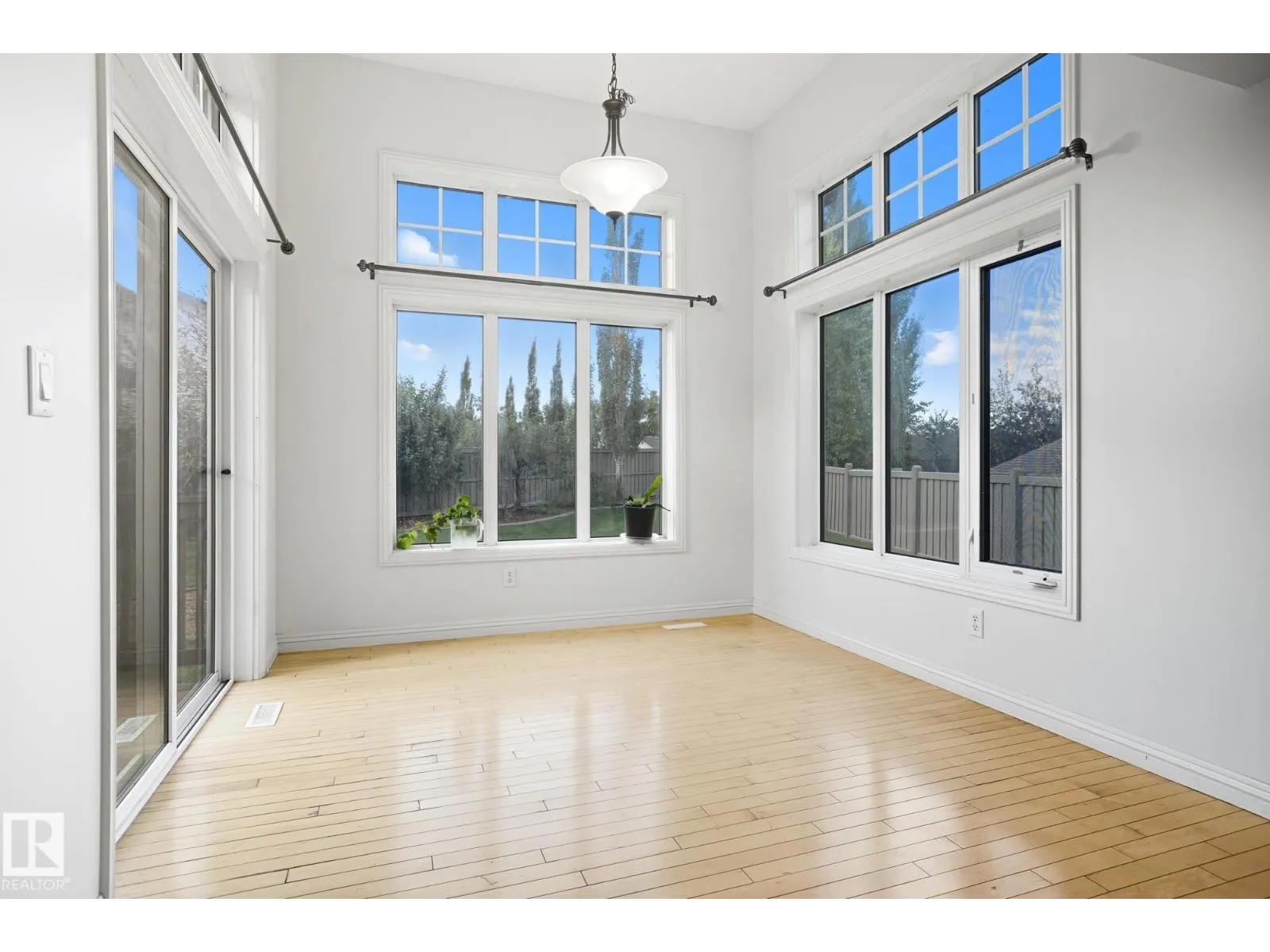 548 ADAMS WY SW