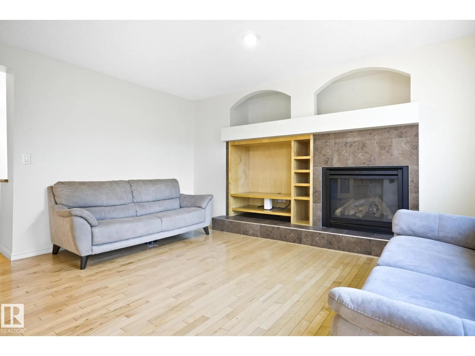 548 ADAMS WY SW