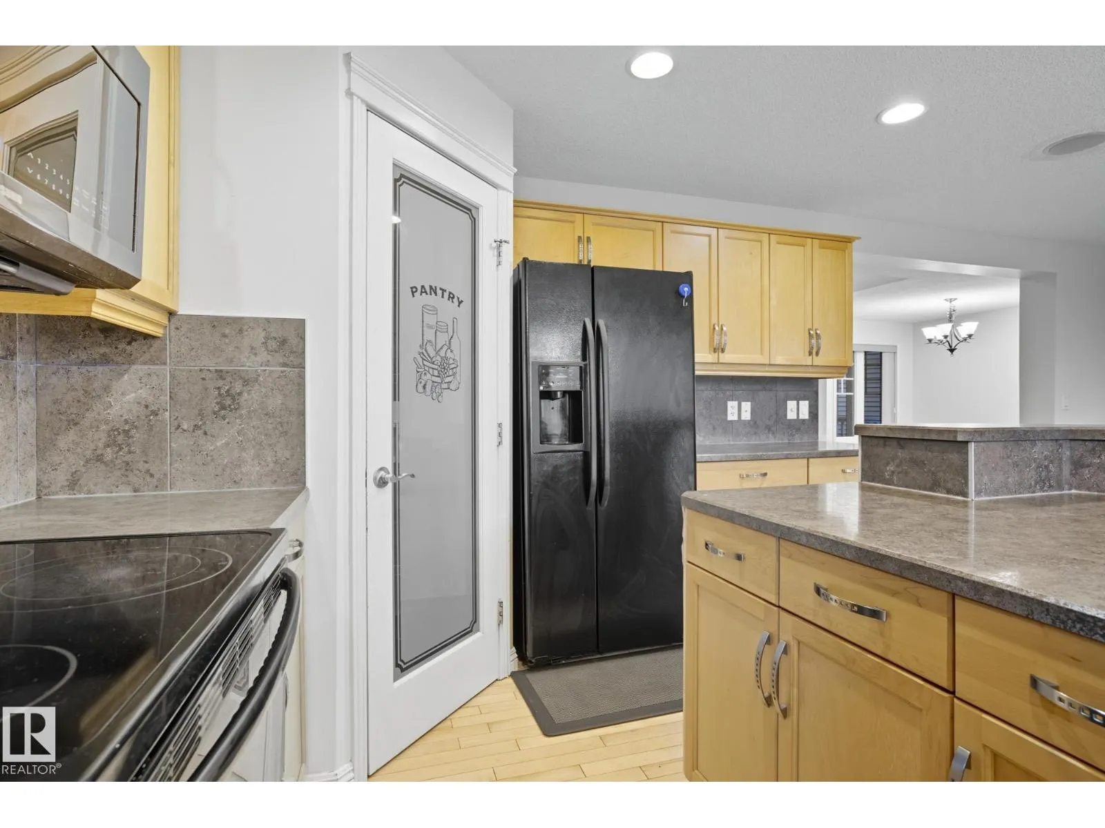 548 ADAMS WY SW
