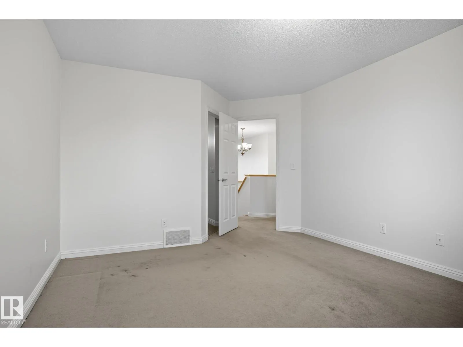 548 ADAMS WY SW
