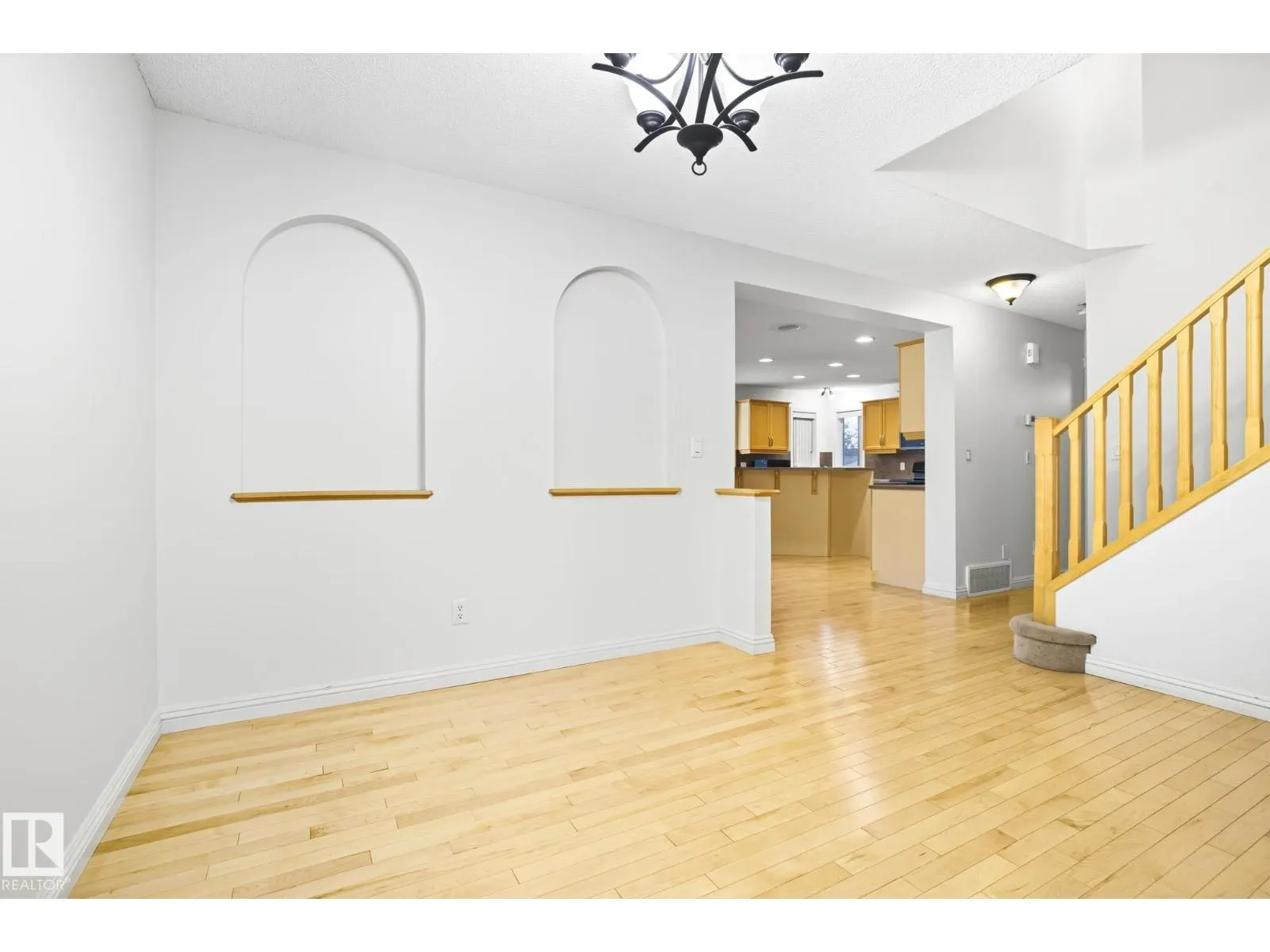 548 ADAMS WY SW