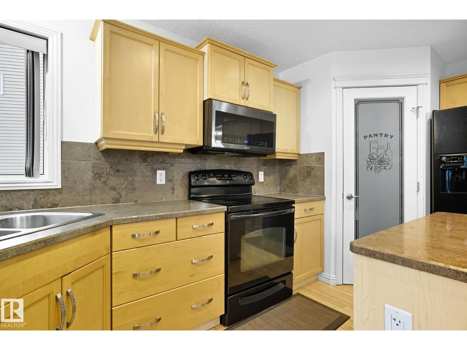 548 ADAMS WY SW