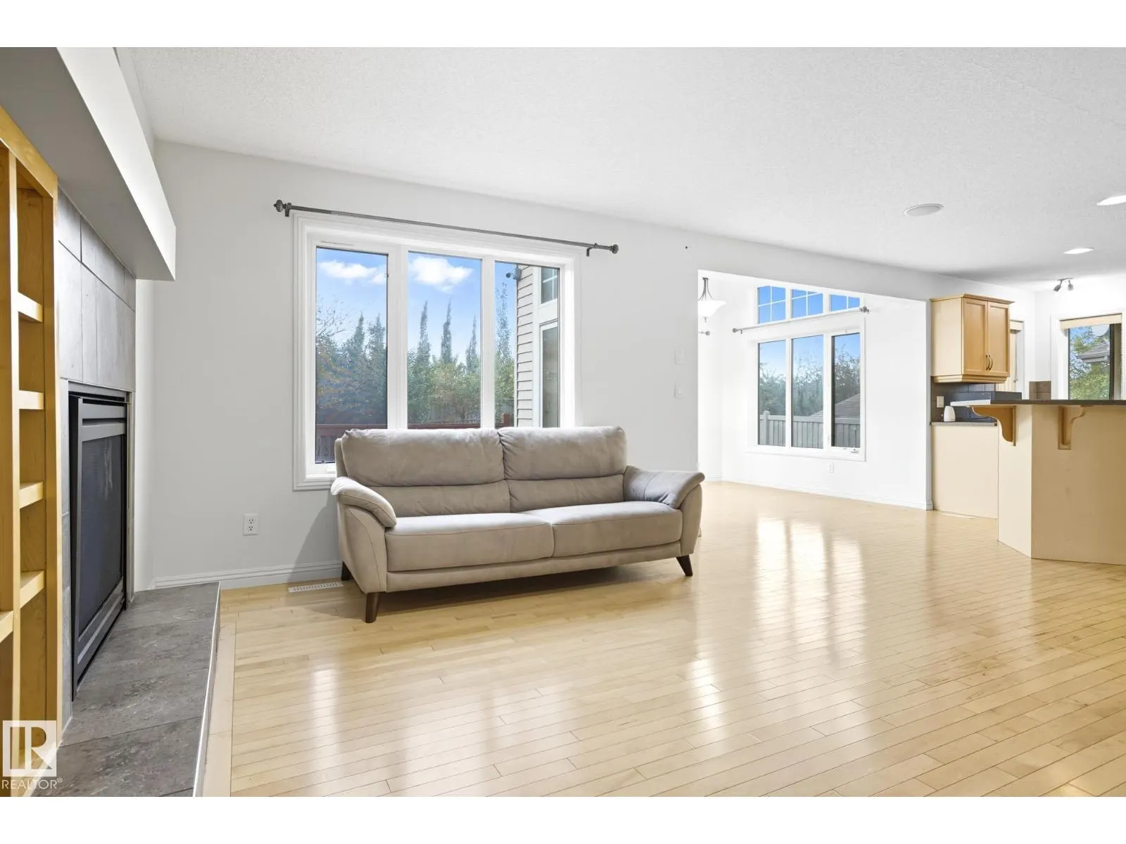 548 ADAMS WY SW