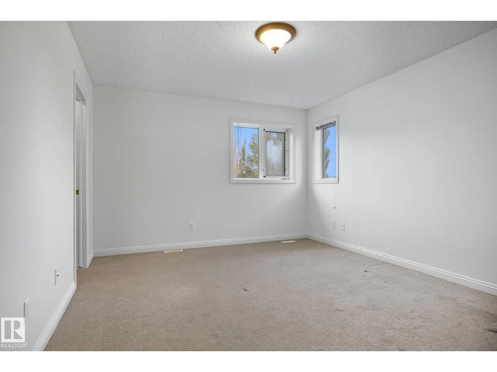 548 ADAMS WY SW