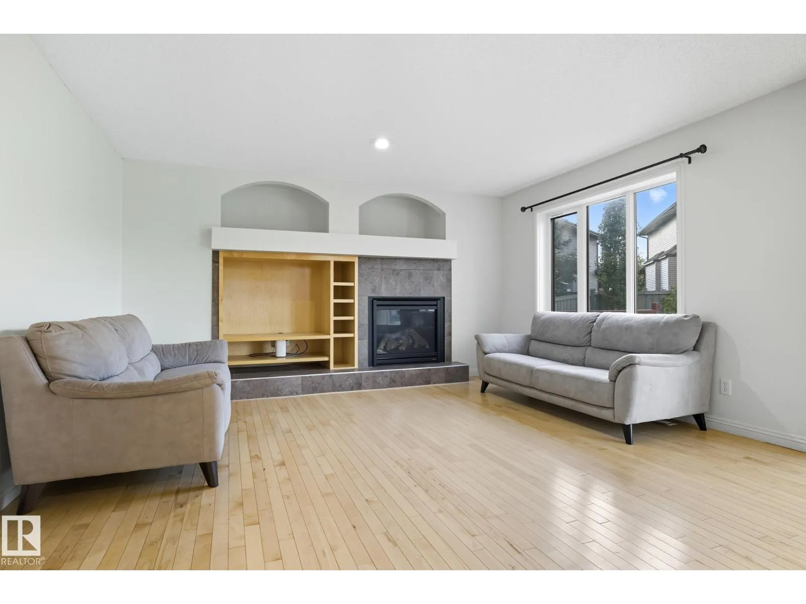 548 ADAMS WY SW