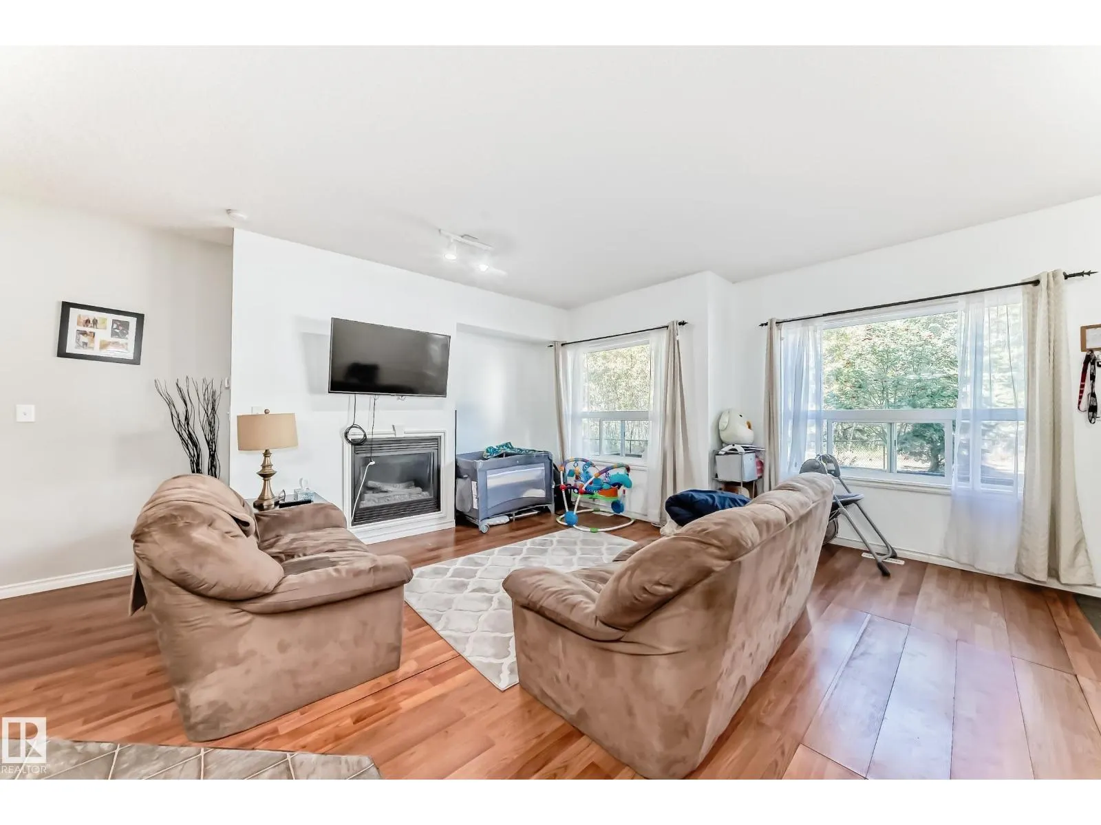 #115 3010 33 AV NW NW