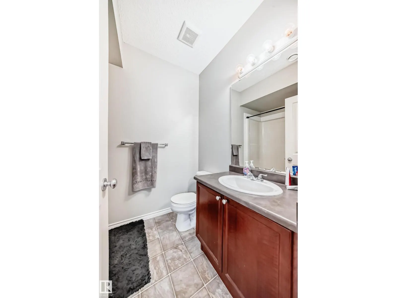#115 3010 33 AV NW NW