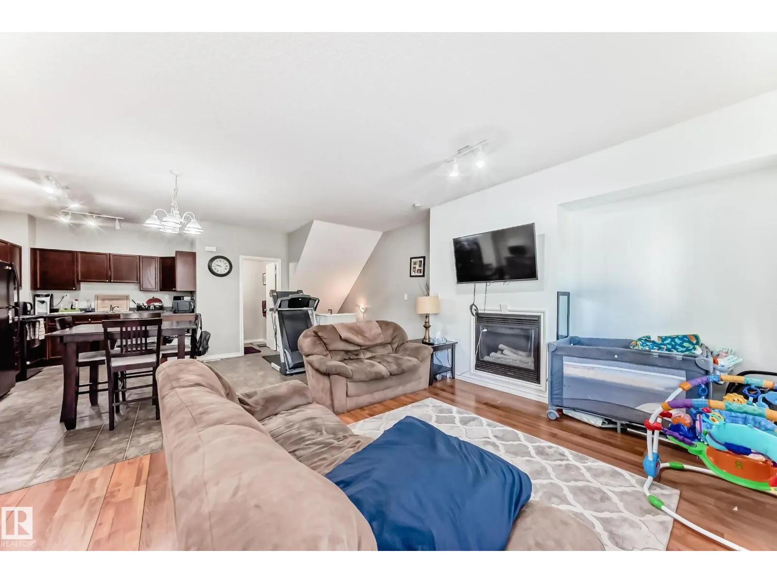 #115 3010 33 AV NW NW