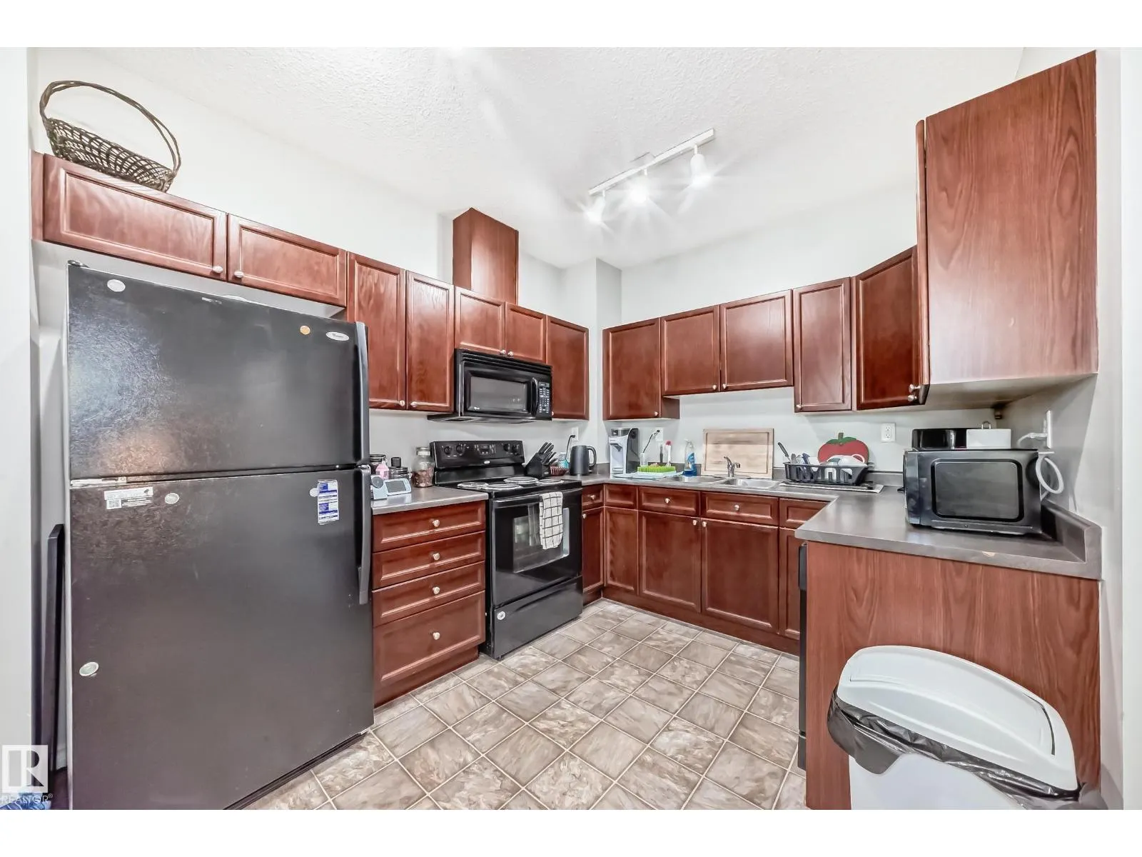 #115 3010 33 AV NW NW