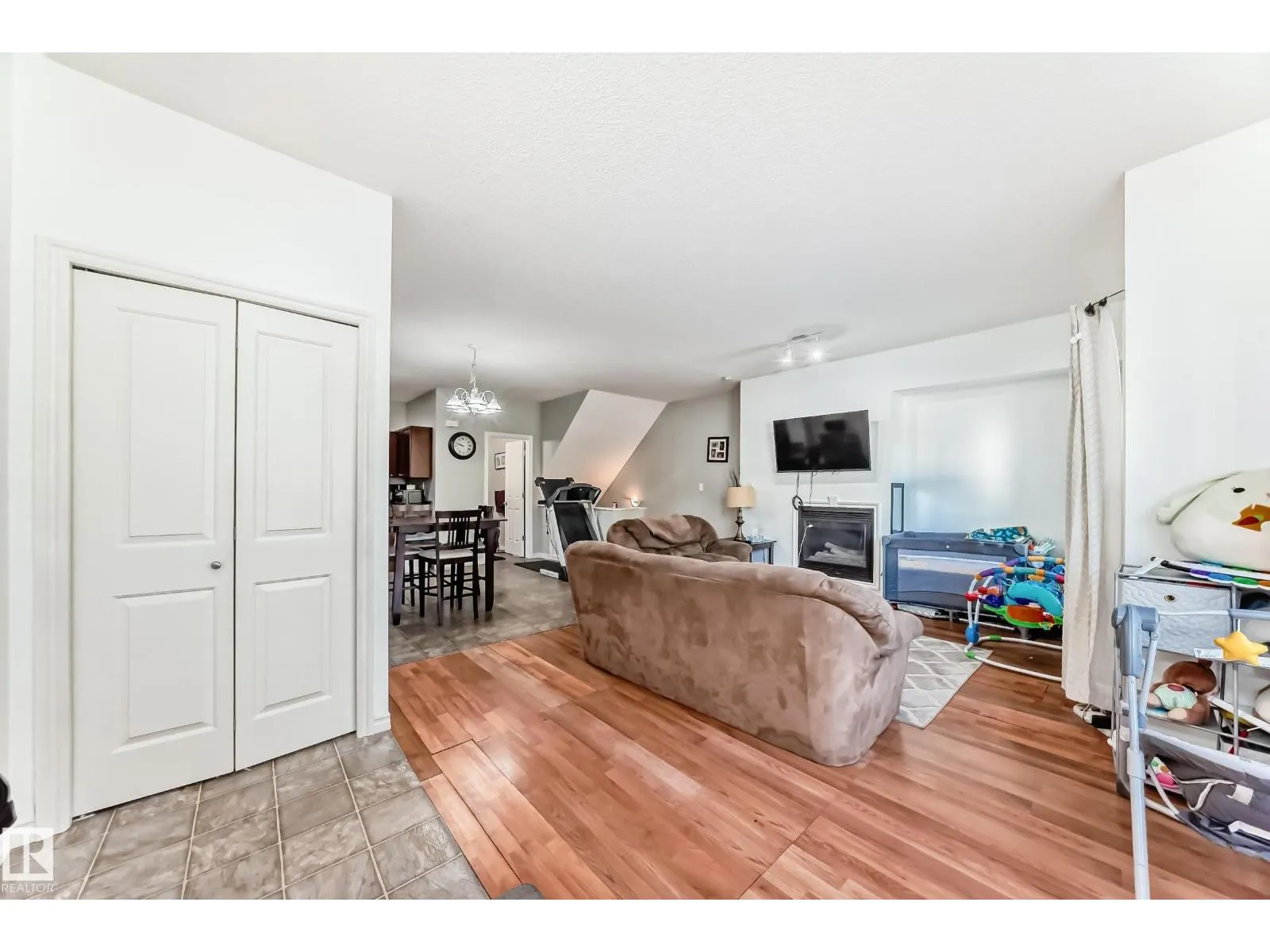#115 3010 33 AV NW NW