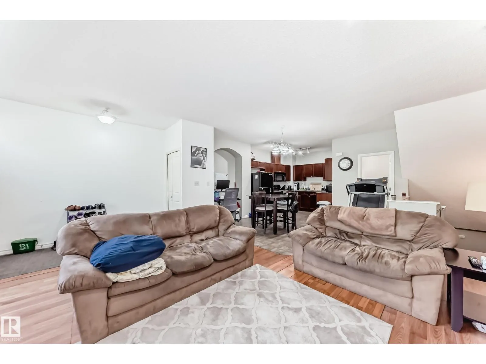 #115 3010 33 AV NW NW