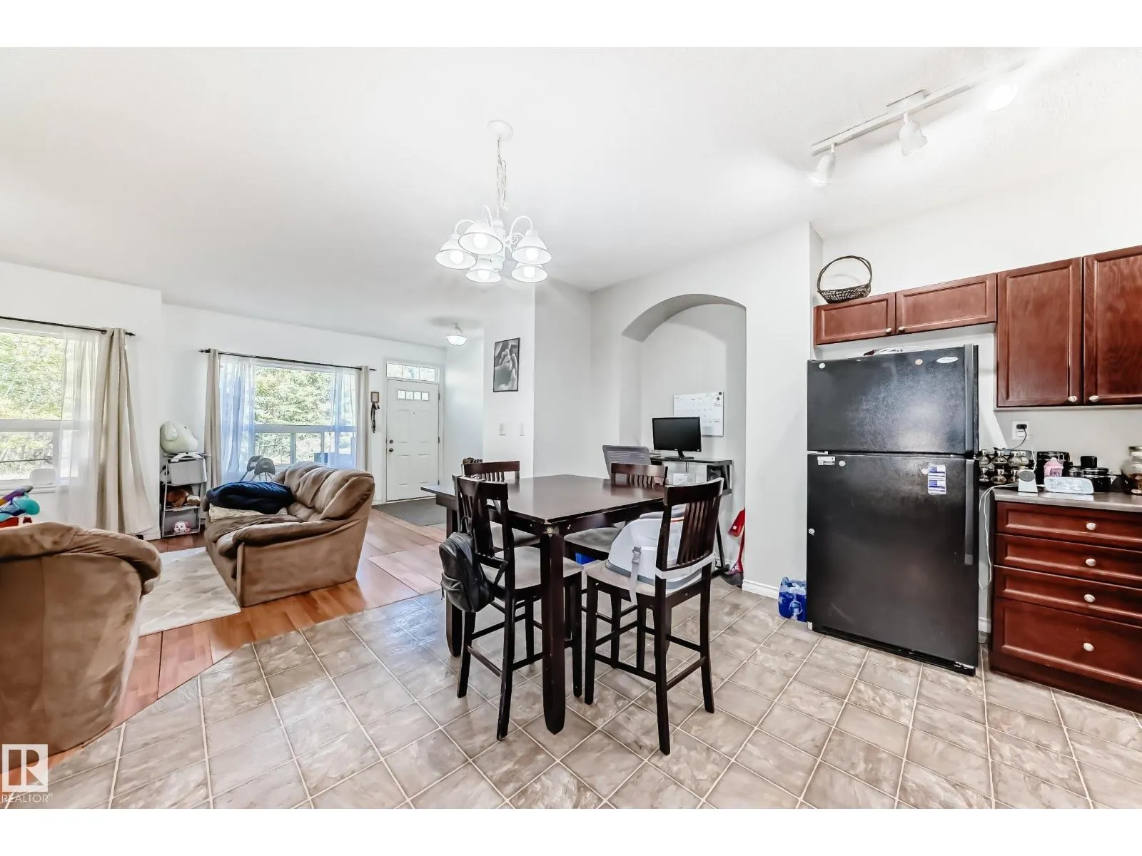 #115 3010 33 AV NW NW