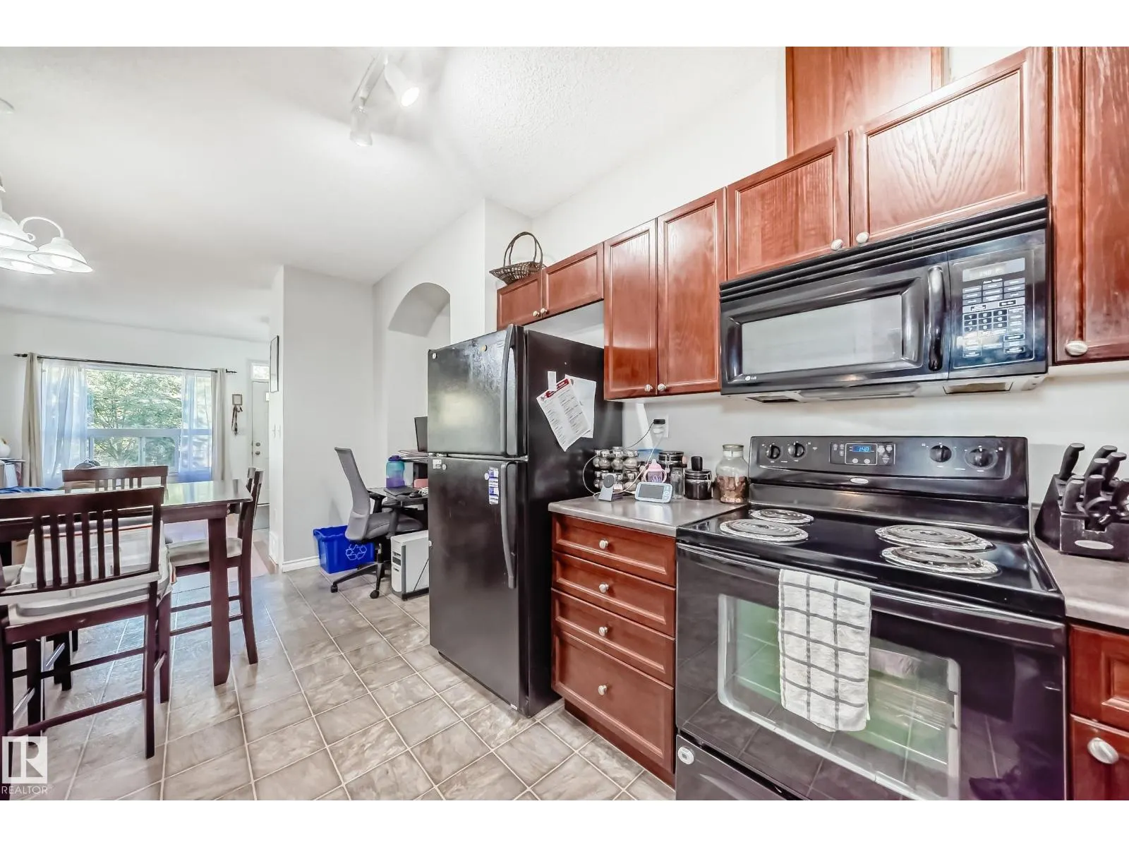 #115 3010 33 AV NW NW