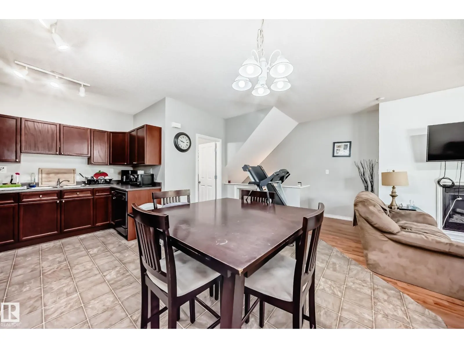 #115 3010 33 AV NW NW