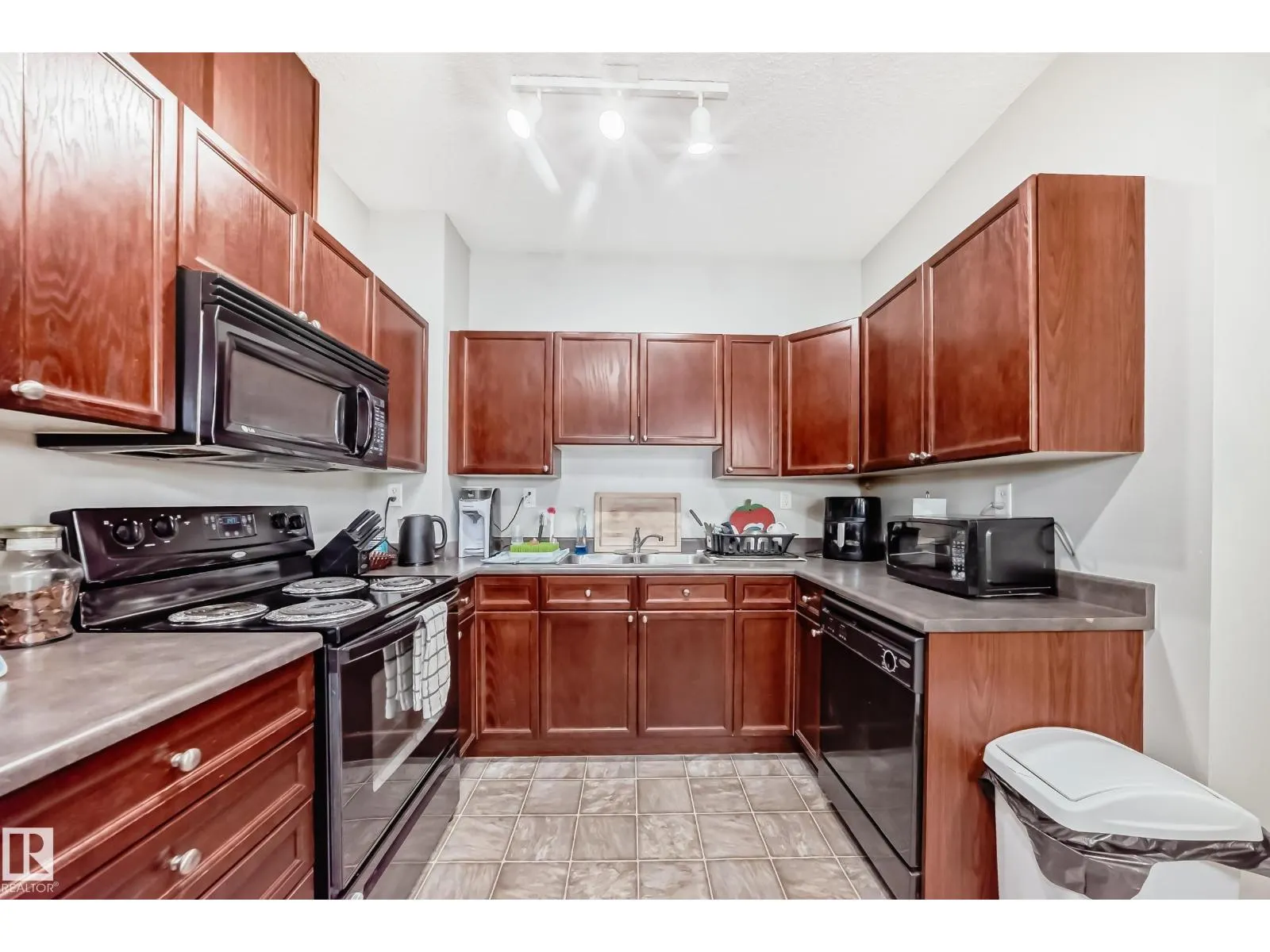 #115 3010 33 AV NW NW