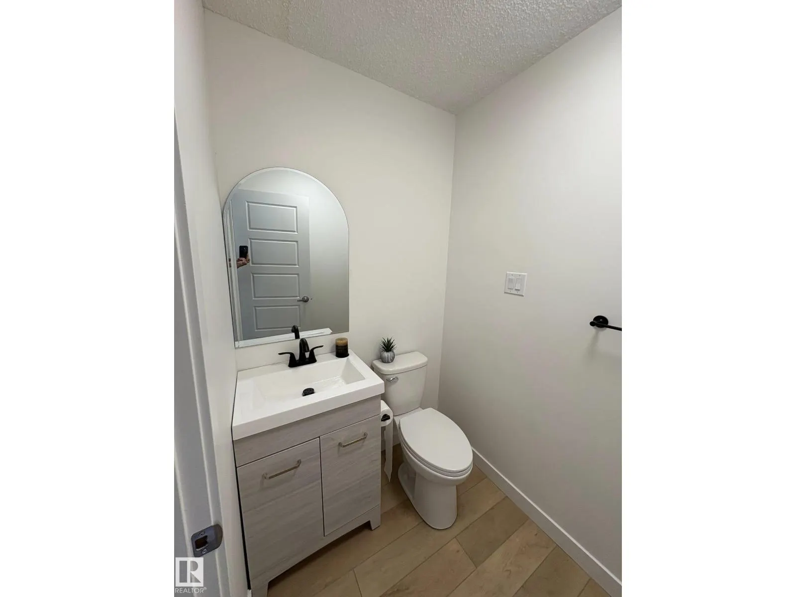 13211 95 ST NW