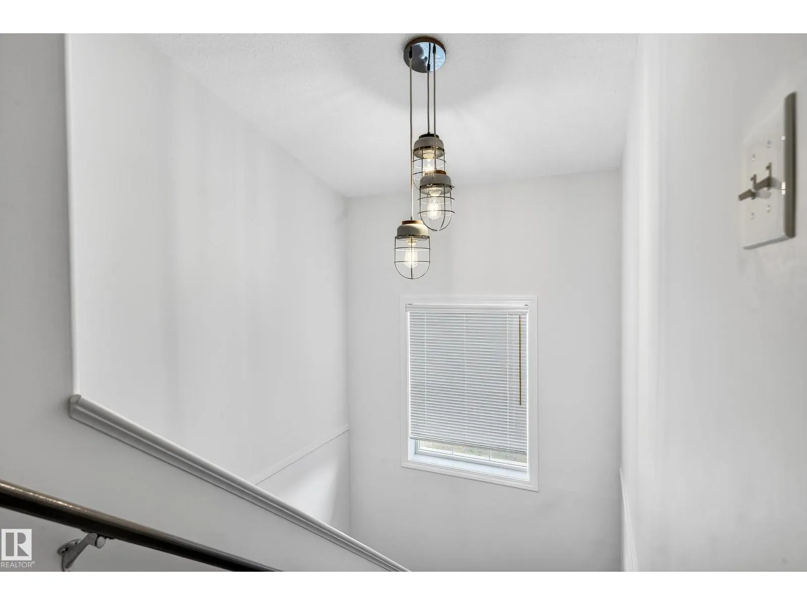 #16 225 BLACKBURN DR E SW