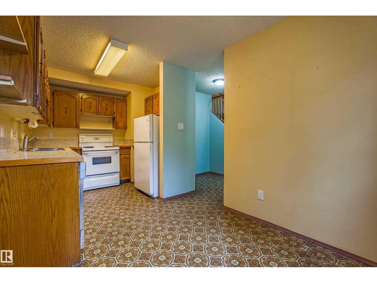 #150 10633 31 AV NW