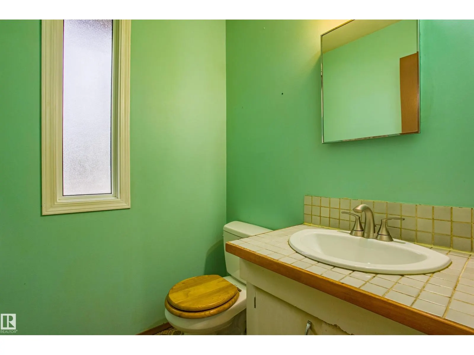 #150 10633 31 AV NW