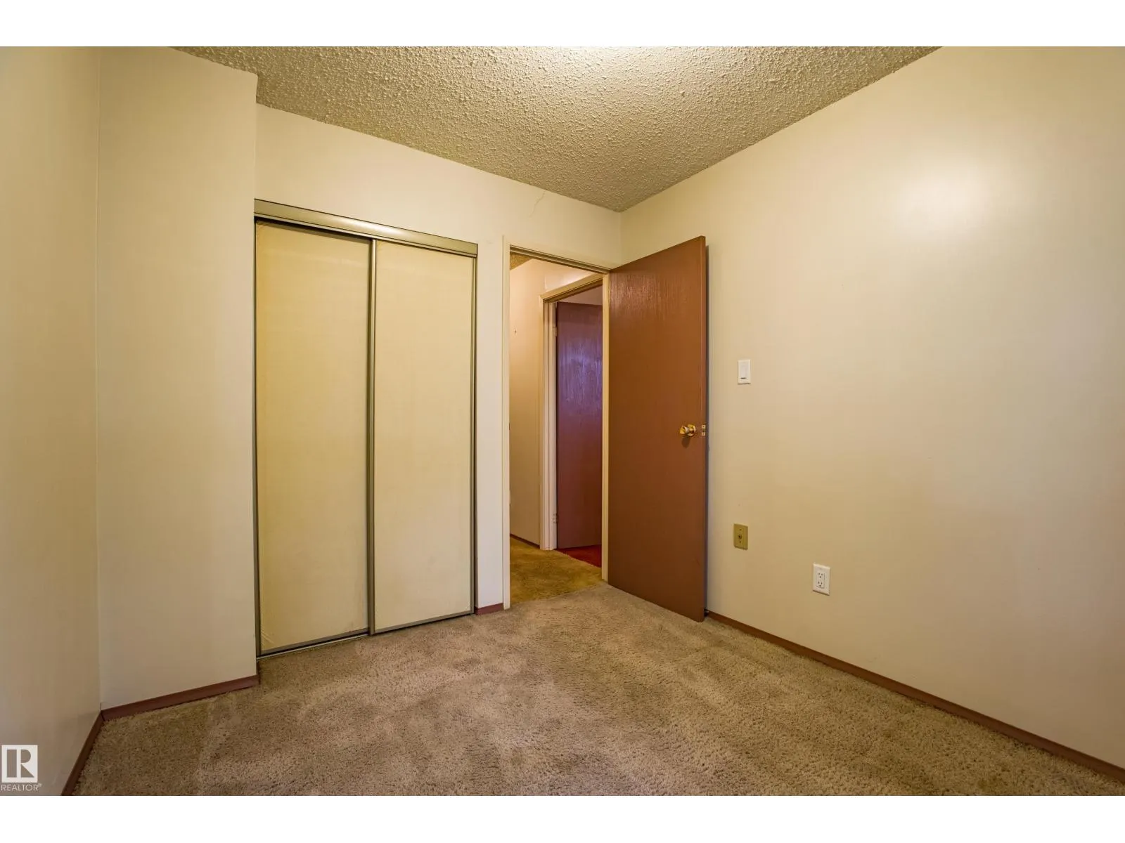 #150 10633 31 AV NW