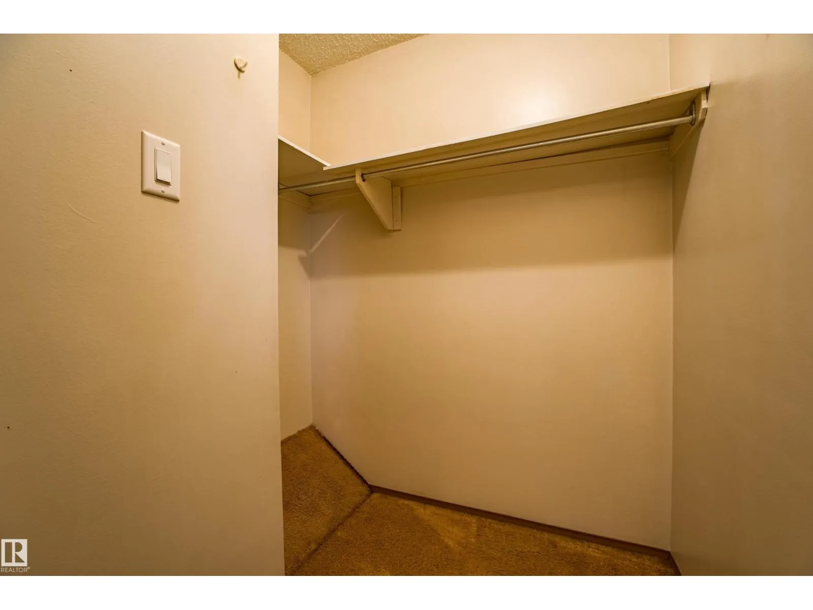#150 10633 31 AV NW