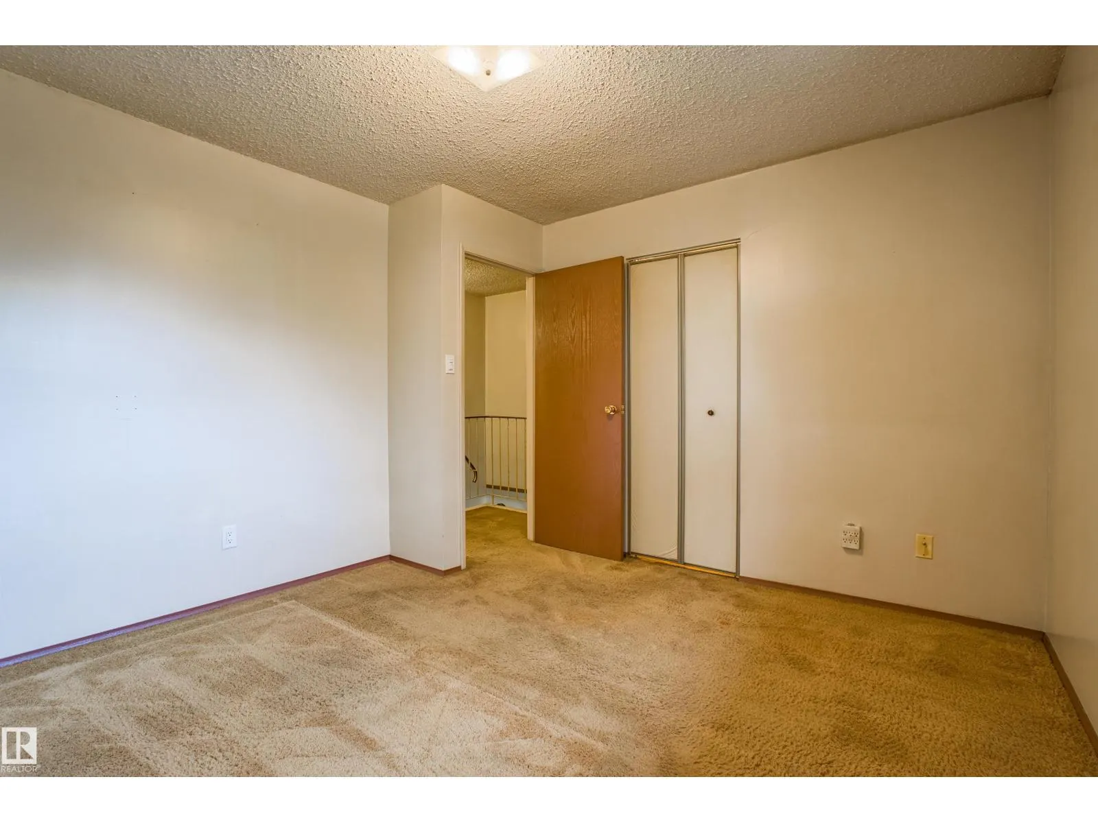 #150 10633 31 AV NW