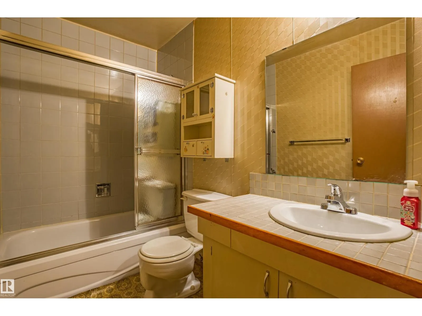 #150 10633 31 AV NW