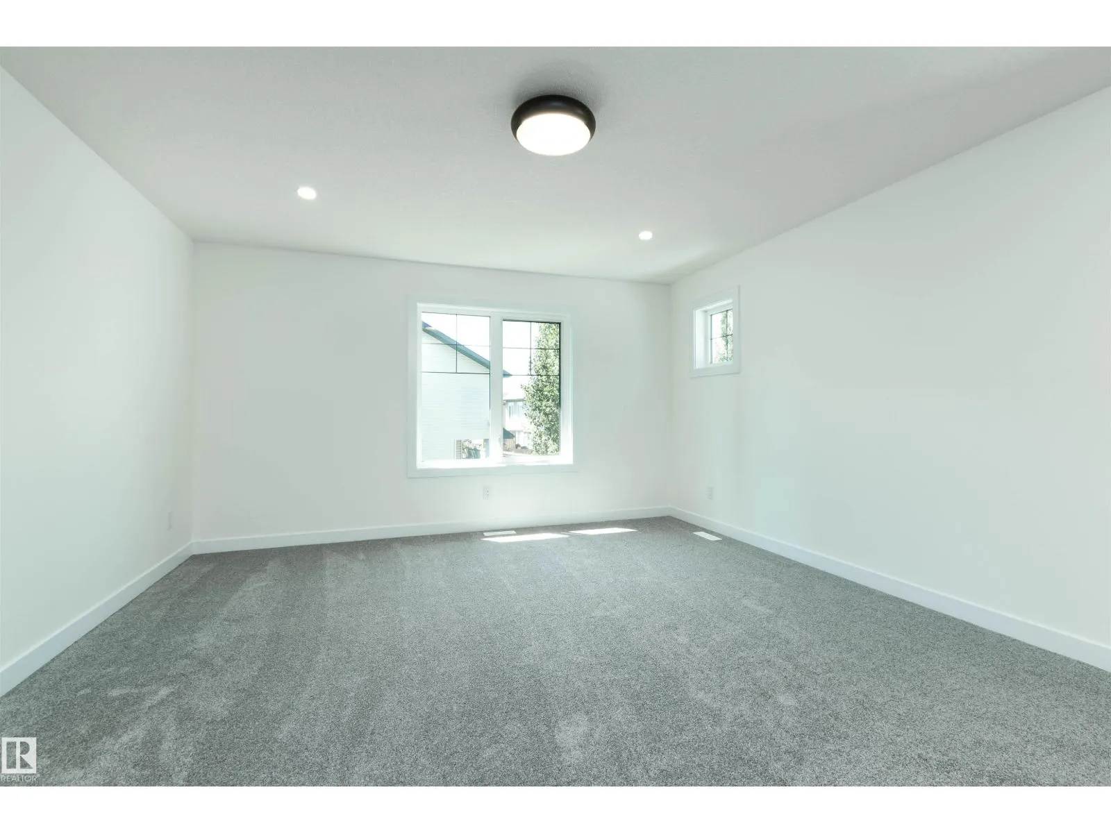 17 Sunbury PL