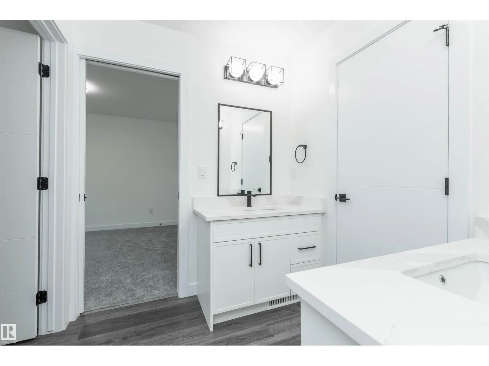17 Sunbury PL