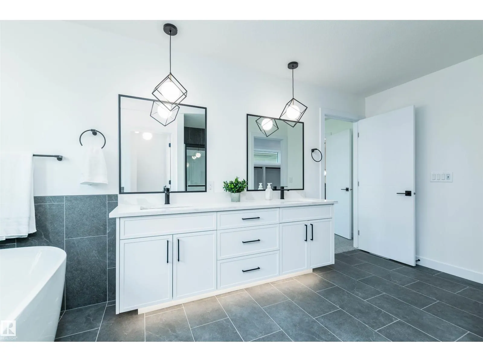 17 Sunbury PL
