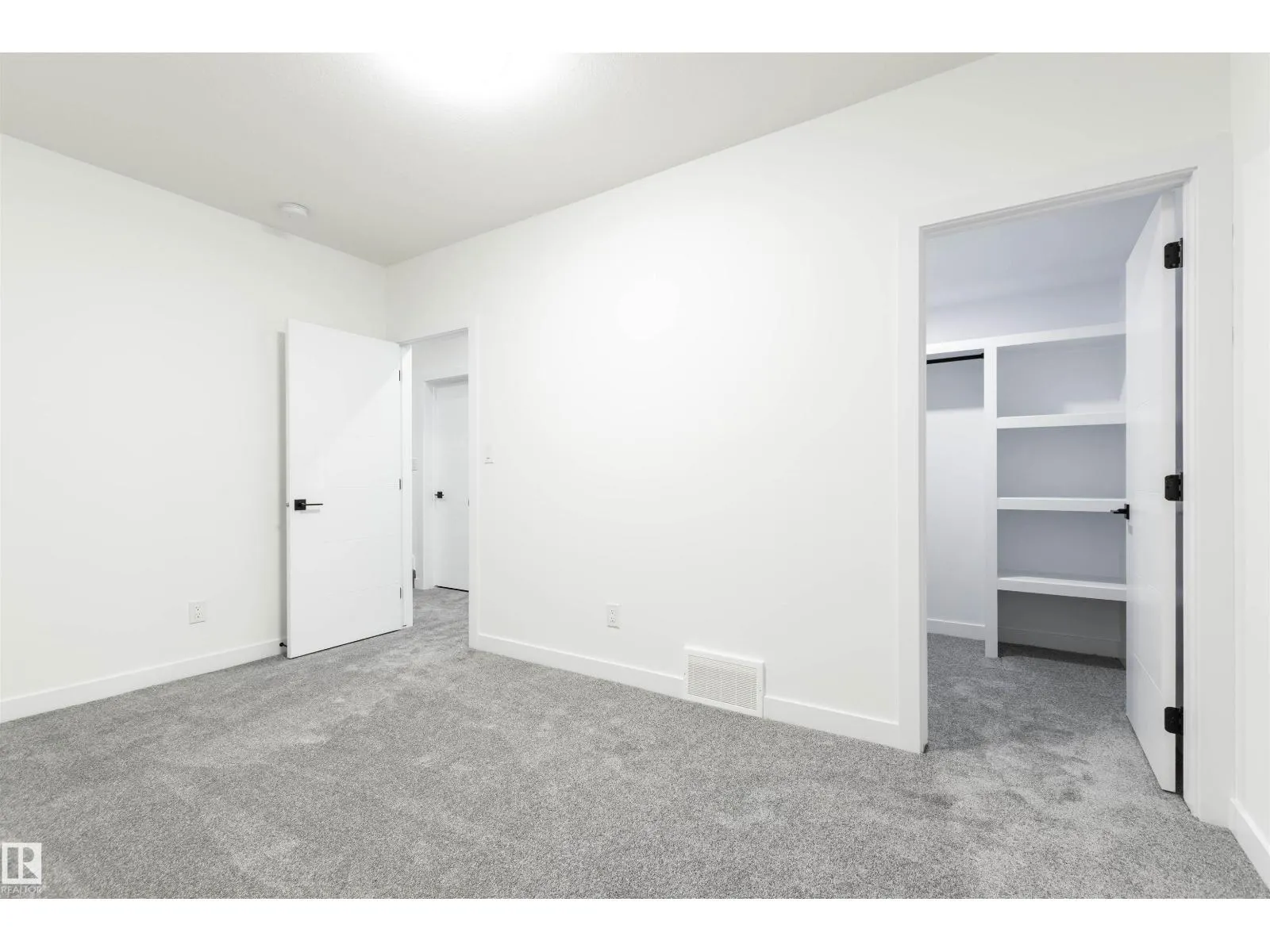 17 Sunbury PL