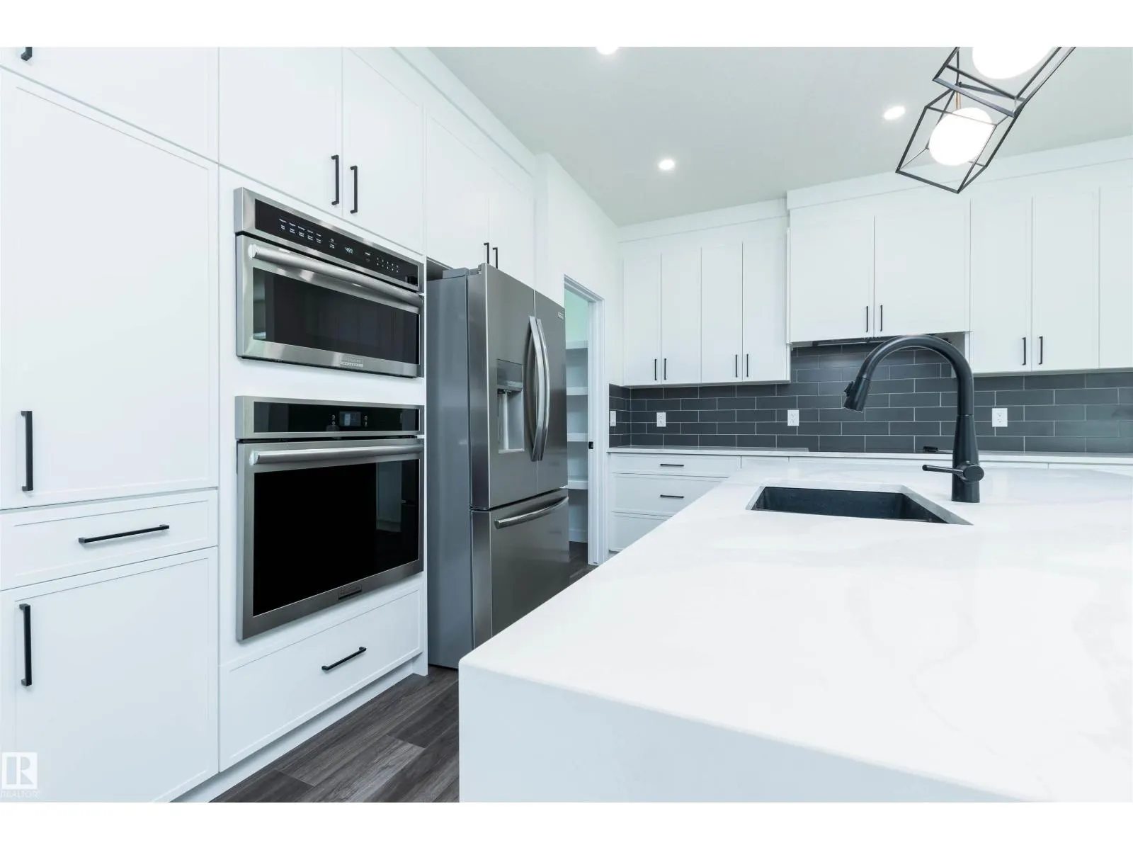 17 Sunbury PL