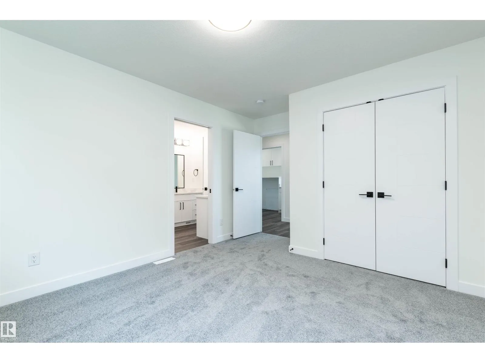 17 Sunbury PL
